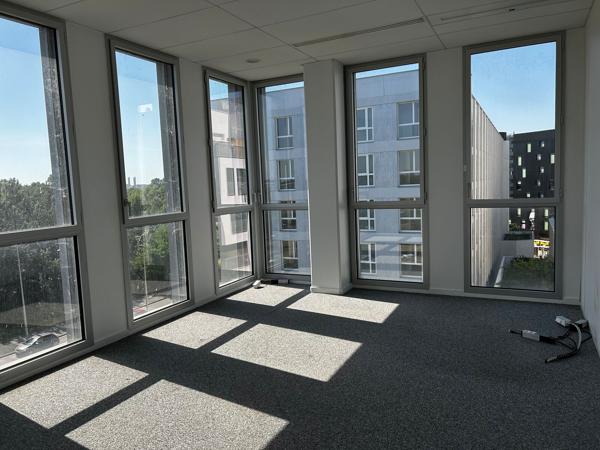 Bureaux à louer 515 m² avec terrasse privative quartier Berges du Lac