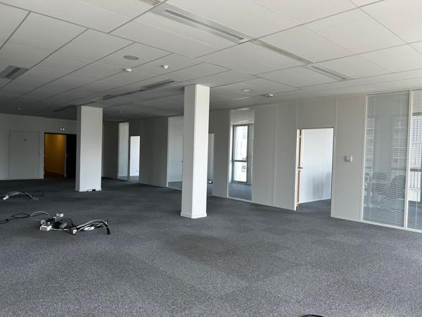 Bureaux à louer 515 m² avec terrasse privative quartier Berges du Lac