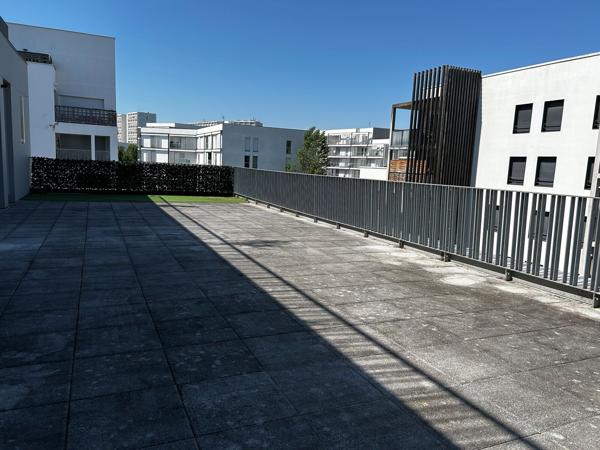 Bureaux à louer 515 m² avec terrasse privative quartier Berges du Lac