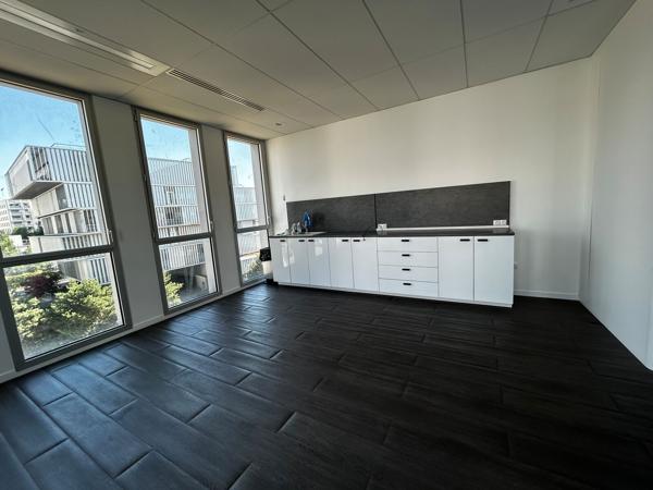 Bureaux à louer 515 m² avec terrasse privative quartier Berges du Lac