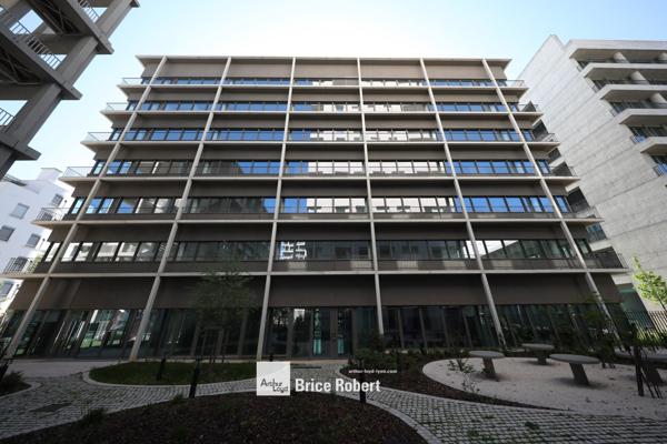 Location bureaux neufs à Lyon 2ème quartier Confluence avec balcons filants