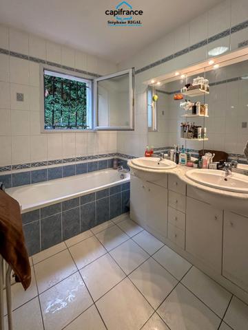 Maison à vendre 5 pièces VILLENEUVE SUR LOT (47) Maison plain-pied de 104 m2 sur terrain de 571m2 clos