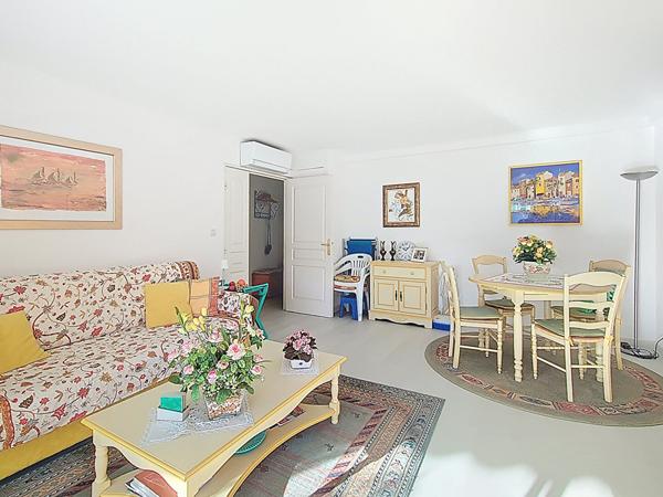 Saint-Aygulf centre ville 2 chambres terrasse parking