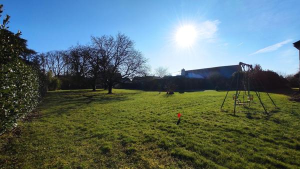 Beau terrain diffus à proximité des commerces et services