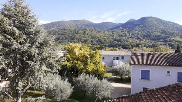Appartement t2 terrasse cave et garage