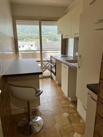 Appartement t2 terrasse cave et garage