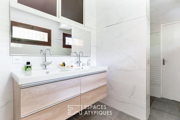 Maison familiale accolée à un bois classé