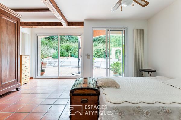 Maison familiale accolée à un bois classé