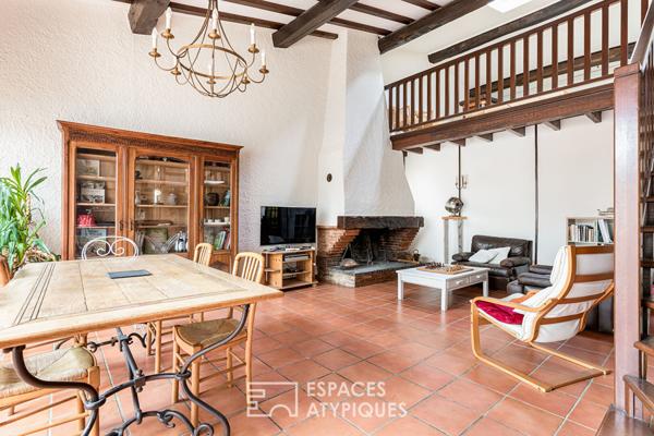 Maison familiale accolée à un bois classé