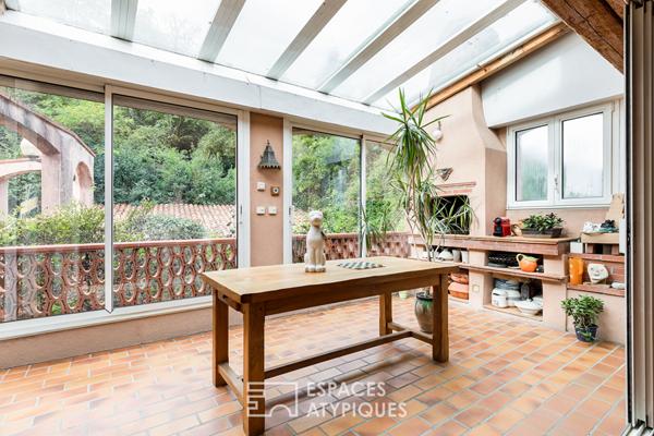 Maison familiale accolée à un bois classé