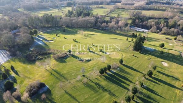 Domaine privé de 21,4 ha avec golf 9 trous, lacs & potentiel résidentiel