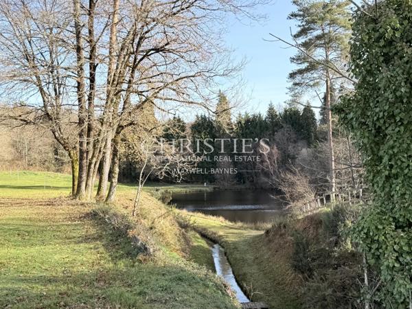Domaine privé de 21,4 ha avec golf 9 trous, lacs & potentiel résidentiel
