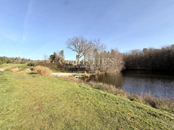 Domaine privé de 21,4 ha avec golf 9 trous, lacs & potentiel résidentiel