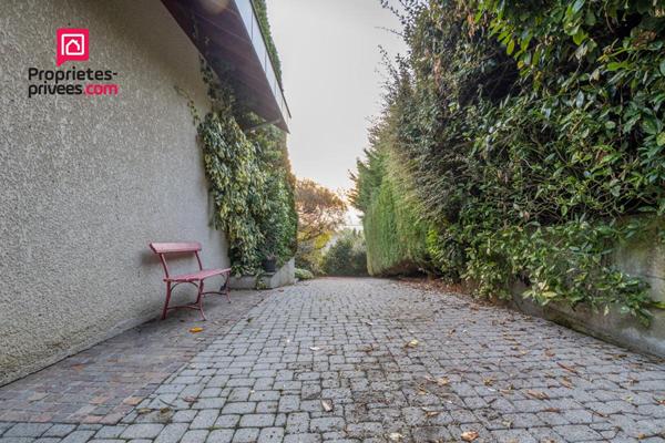 Véritable Coup de Coeur sur les Hauteurs de Cranves-Sales