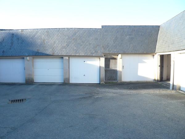 Parking / box Laval