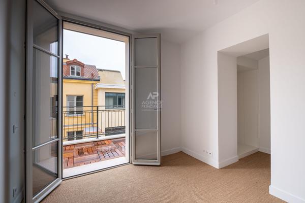 Versailles Notre Dame - Maison 4 piéces 103m² au sol avec terrasse et balcon 1 040 000 € **  - Référence  28138