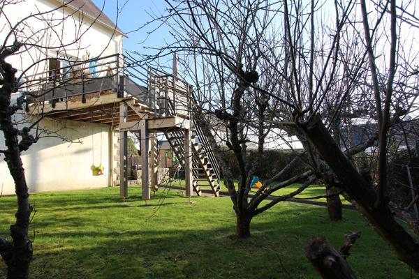 LA BELLE DEMEURE FAMILIALE, AU FRUGY. -