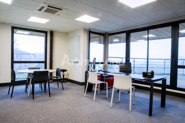Bureau à vendre ou à louer à Villeneuve d’Ascq emplacement stratégique fibre