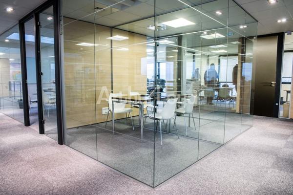 Bureau à vendre ou à louer à Villeneuve d’Ascq emplacement stratégique fibre