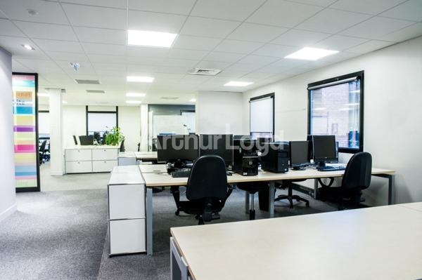 Bureau à vendre ou à louer à Villeneuve d’Ascq emplacement stratégique fibre