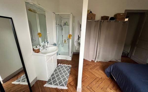 Maison à vendre    6 pièces •  Salles