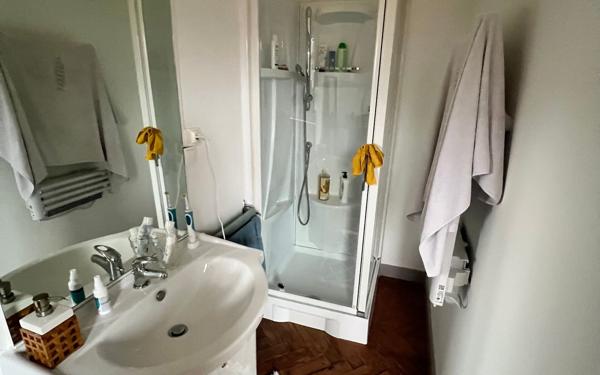 Maison à vendre    6 pièces •  Salles