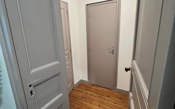 Maison à vendre    6 pièces •  Salles