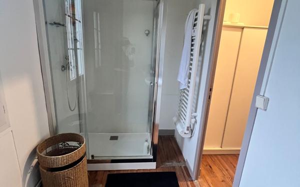 Maison à vendre    6 pièces •  Salles