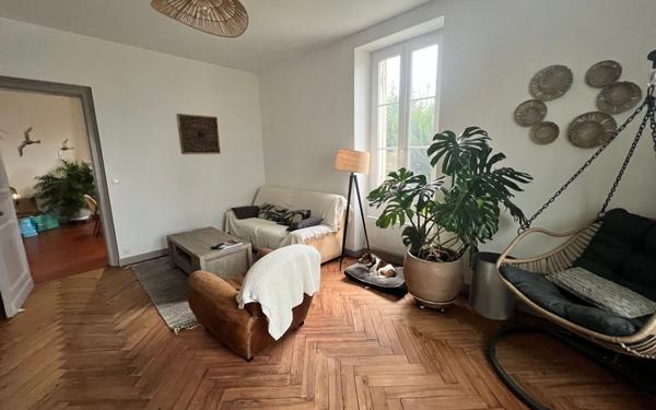 Maison à vendre    6 pièces •  Salles