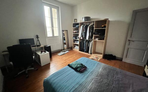 Maison à vendre    6 pièces •  Salles