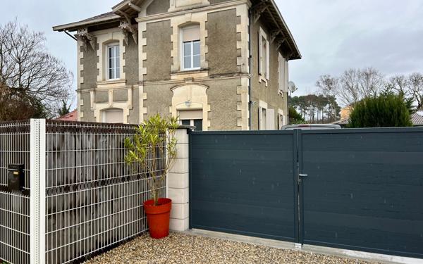 Maison à vendre    6 pièces •  Salles