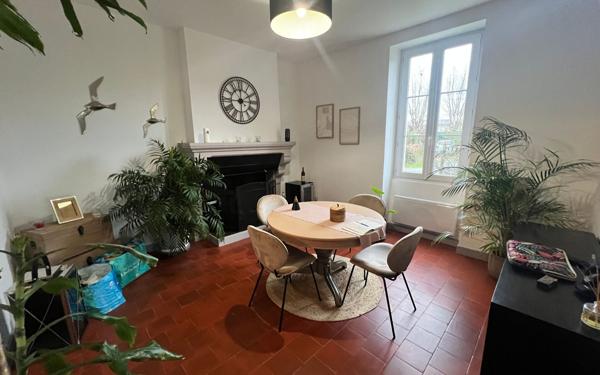 Maison à vendre    6 pièces •  Salles