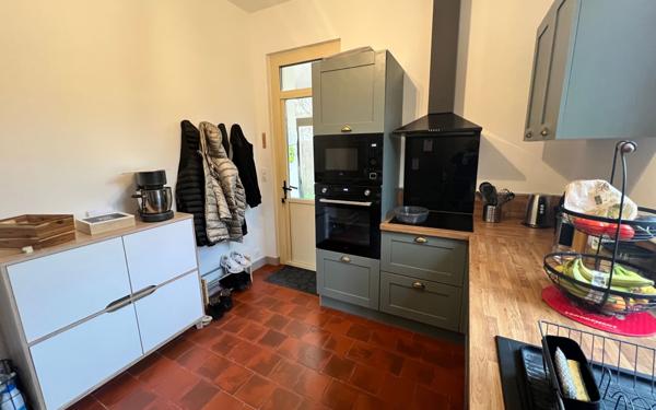 Maison à vendre    6 pièces •  Salles