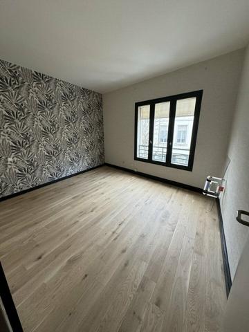 ACHAT LOCAL COMMERCIAL BUREAUX AVEC ASCENSEUR 289m2 HYPER CENTRE VILLE NIORT PROCHE COMMERCES ET PLACE DE LA BRECHE