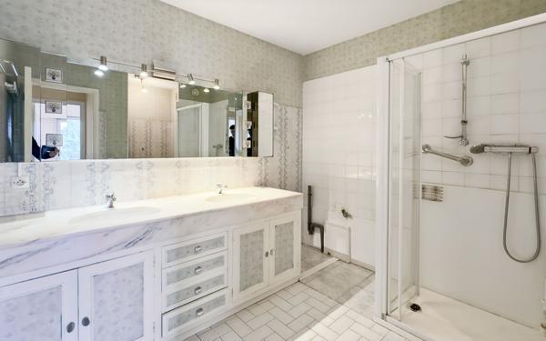 Appartement à vendre    4 pièces • 80 m2 Le Cannet