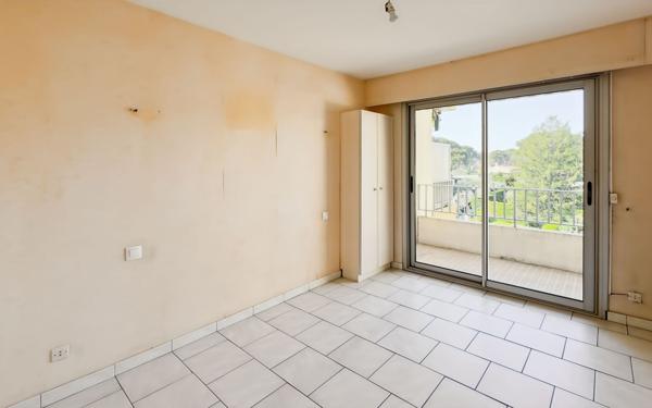 Appartement à vendre    4 pièces • 80 m2 Le Cannet