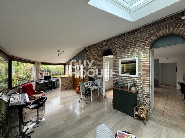 PROCHE CENTRE VILLE - MAISON D'ENVIRON 169M² AVEC GARAGE