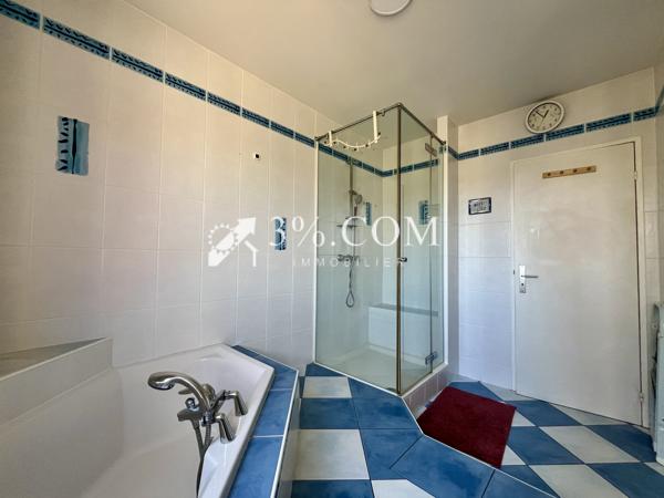 Appartement
                                                                                                                                                                                                                                                                                                                        4 pièce(s)                                                                                                                                                                                                          3 chambre(s)                                                                                                                                                                                                          103.53  m²