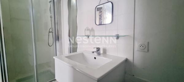 Appartemente rénové 1 pièce avec une cave situé place Saint Gilles à Etampes.