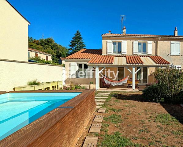 Maison
         5 pièces
        - 88 m² 181 000 € *
