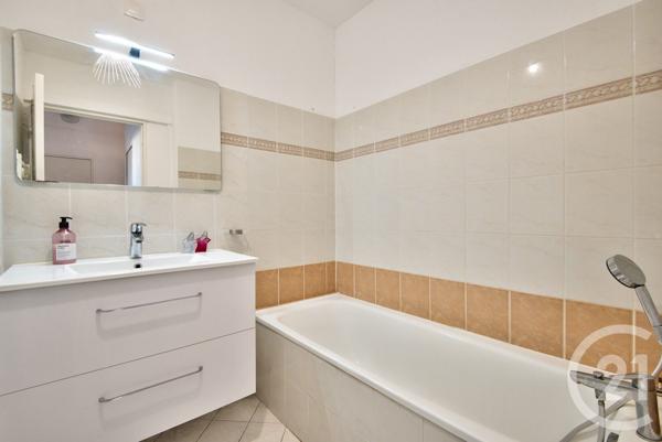 Appartement F3 à vendre  3 pièces - 75,33 m2 ST LAURENT DU VAR - 06