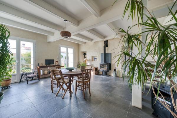 Charentaise rénovée dans un village de Dolus