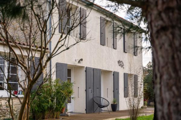 Charentaise rénovée dans un village de Dolus