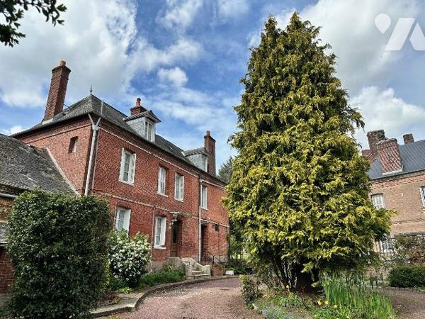 MAISON DE MAITRE ET LONGERE - BACQUEVILLE EN CAUX CENTRE