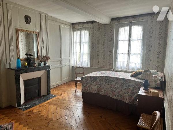 MAISON DE MAITRE ET LONGERE - BACQUEVILLE EN CAUX CENTRE