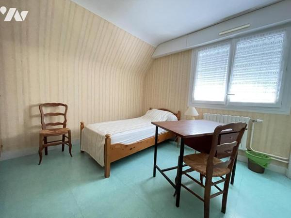 Lorient à proximité du centre, grande maison familiale avec 9-10 chambres sur 577 m²