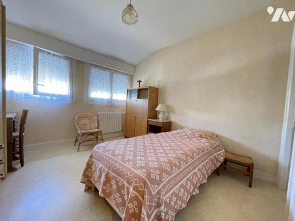 Lorient à proximité du centre, grande maison familiale avec 9-10 chambres sur 577 m²