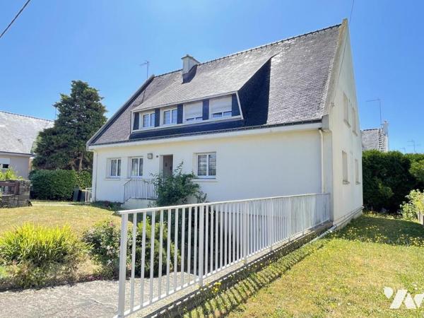 Lorient à proximité du centre, grande maison familiale avec 9-10 chambres sur 577 m²