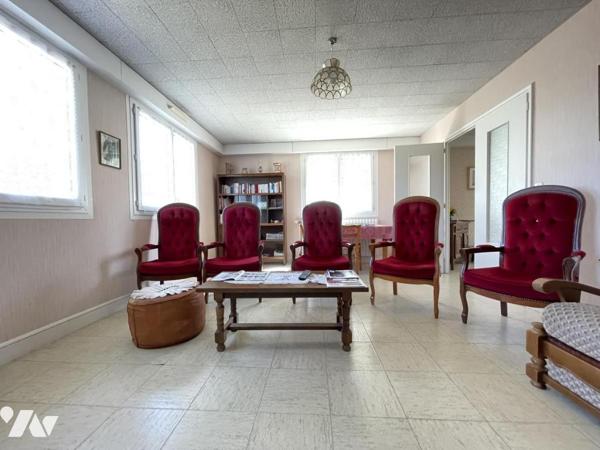 Lorient à proximité du centre, grande maison familiale avec 9-10 chambres sur 577 m²