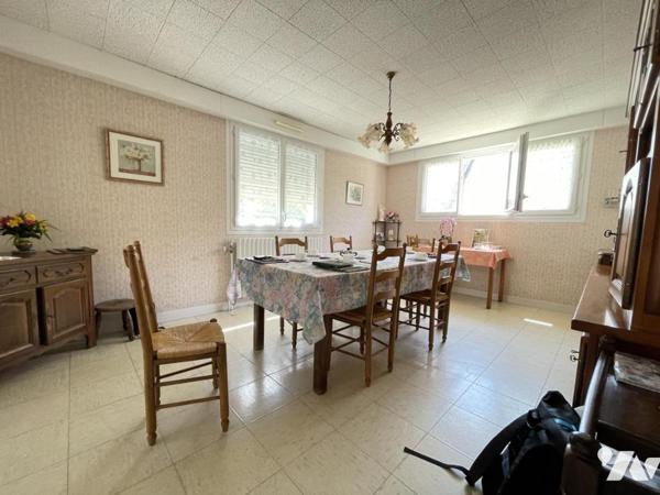 Lorient à proximité du centre, grande maison familiale avec 9-10 chambres sur 577 m²